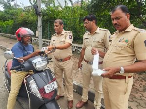 बेकायदेशीर बाईक टॅक्सीमार्फत अवैध प्रवासी वाहतूक करणाऱ्यांवर कडक कारवाई