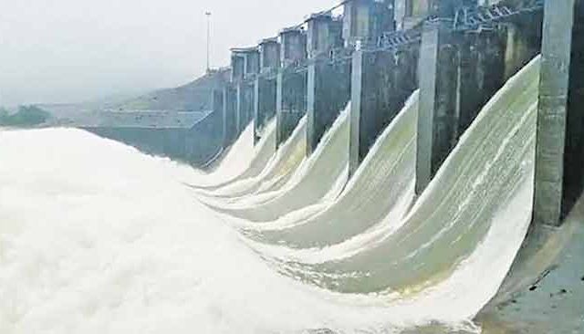 मुंबईला पाणीपुरवठा करणाऱ्या धरणांमधील पाणीसाठा ५० टक्के