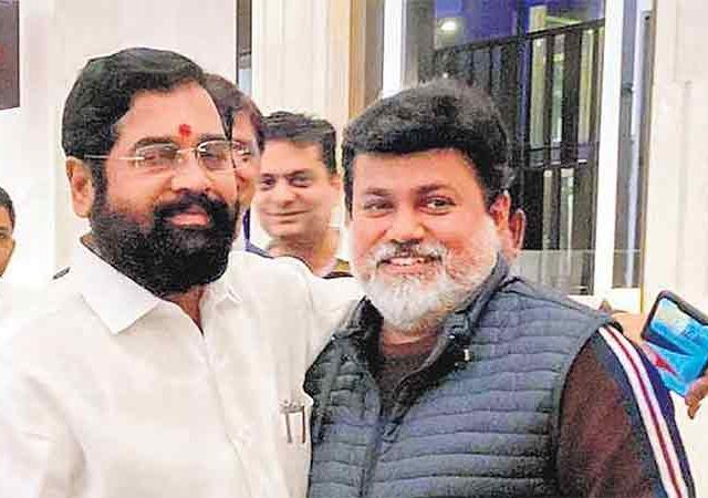 राजू शेट्टींच्या स्वाभिमानी शेतकरी संघटनेचे २० जिल्हाध्यक्ष शिवसेनेच्या वाटेवर
