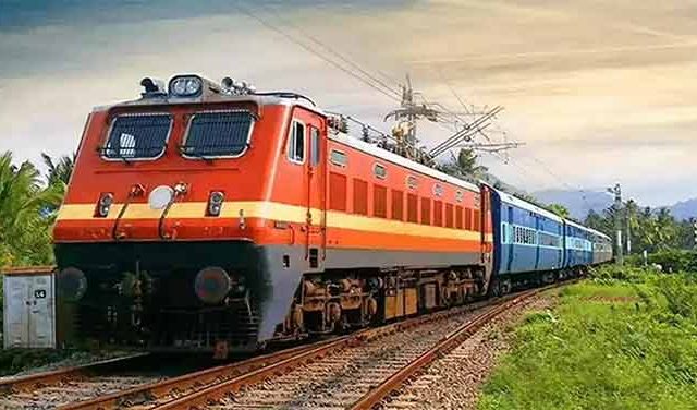 स्वातंत्र्यदिनाच्या पार्श्वभूमीवर मध्य रेल्वे चालवणार १८ विशेष रेल्वेसेवा