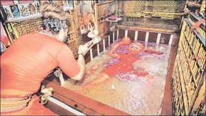 गंगा आली मारुतीरायाच्या भेटीला...