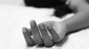 मोबाइलवर सतत बोलत राहण्याच्या धमकीने मुलीची आत्महत्या