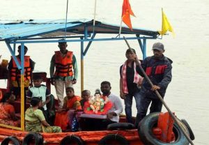 गणेशमूर्तींचा बोटीने प्रवास, भिवंडीकरांचा कोंडीवर उपाय