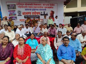 कल्याणमध्ये कोकण वसाहतीच्या पुनर्विकासासाठी आमरण उपोषण
