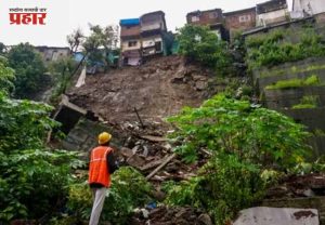 मुंबईत मुसळधार पाऊसामुळे दरड कोसळली, दोघांचा मृत्यू, अनेकजण जखमी