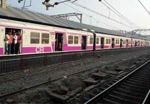 मध्य रेल्वेच्या उपनगरीय लोकलने ५ जणांना चिरडले!