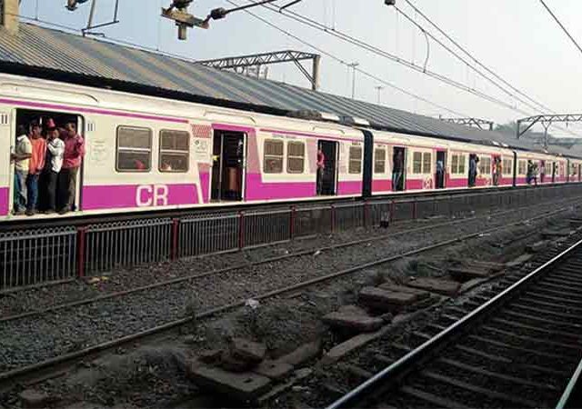 मध्य रेल्वेच्या उपनगरीय लोकलने ५ जणांना चिरडले!