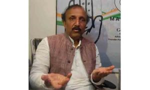 पुण्यात बोर्ड काढण्यावरून वाद , तरुणावर कोयत्याने वार; काँग्रेसच्या माजी नेत्यावर गुन्हा दाखल