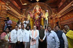केंद्रीय गृहमंत्री अमित शाह यांनी घेतले लालबागच्या राजाचे दर्शन