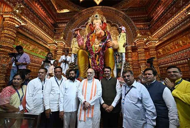 केंद्रीय गृहमंत्री अमित शाह यांनी घेतले लालबागच्या राजाचे दर्शन