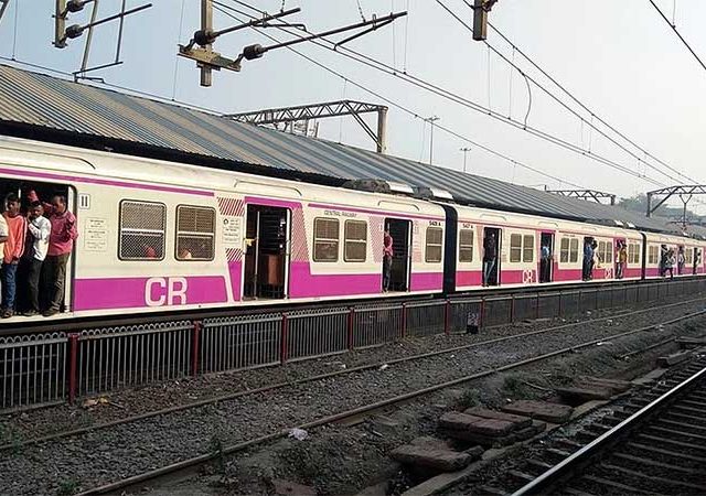 क्यूआर कोड द्वारे होणाऱ्या तिकीट विक्री संदर्भात मध्य रेल्वे प्रशासनाचा मोठा निर्णय