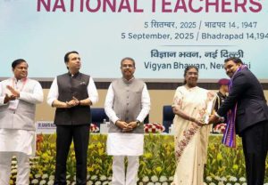 राष्ट्रपती द्रौपदी मुर्मू यांच्या हस्ते देशातील ४५ शिक्षकांचा 'राष्ट्रीय शिक्षक पुरस्कार २०२५' ने सन्मान, महाराष्ट्रातील ४ शिक्षकांचा समावेश