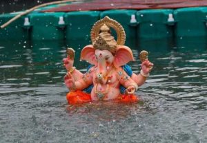 गणेशोत्सवामध्ये BMC कडून हजारो मेट्रिक टन विसर्जनोत्तर साहित्याचे संकलन, स्वच्छता कर्मचाऱ्यांच्या सेवेने प्रभावी स्वच्छता कार्य