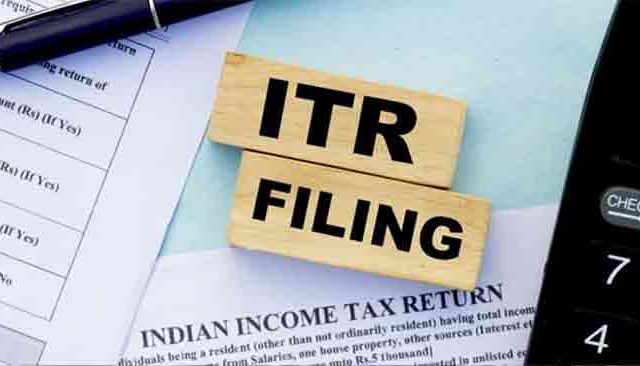 अरे बापरे ITR भरताना शेवटच्या दिवशीच वेबसाईट हँग? करदात्यांची तक्रार 'हे' उपाय करुन पहा