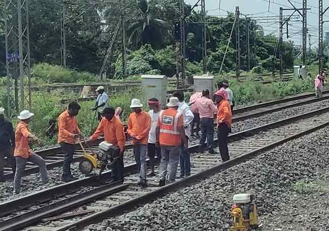 Megablock : मध्य,पश्चिम रेल्वेचा रविवारी मेगाब्लॉक; अनेक लोकल सेवा रद्द, काहींच्या मार्गात बदल