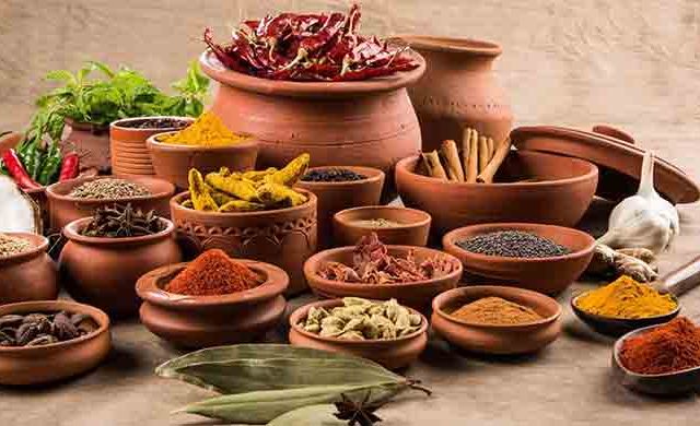 उष्ण पदार्थांचे अति सेवन : उच्च रक्तदाब आणि त्वचेच्या समस्यांचे प्रमुख कारण !