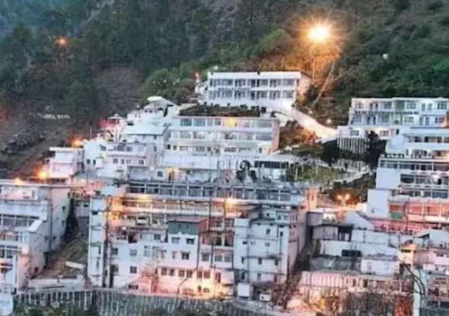 प्रतिकूल हवामानामुळे वैष्णोदेवी यात्रा ७ ऑक्टोबरपर्यंत स्थगित