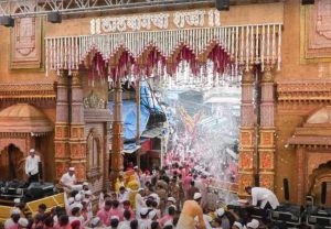 लालबागचा राजाच्या मिरवणुकीपूर्वी दुर्दैवी घटना, मुख्य प्रवेशद्वारावर २ वर्षीय चिमुकलीचा अपघाती मृत्यू