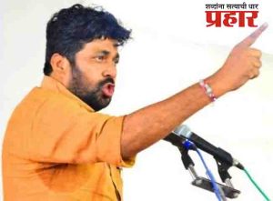 आत्महत्या करण्याऐवजी आमदाराला कापा; शेतकरी परिषदेत बच्चू कडूंची जीभ घसरली