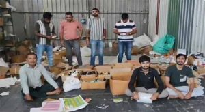 सुरतमध्ये बनावट कॉस्मेटिक्स फॅक्टरीवर छापा!