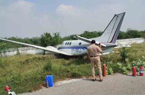 मोठा अपघात टळला; फर्रुखाबादमध्ये खाजगी विमानाचा अपघात