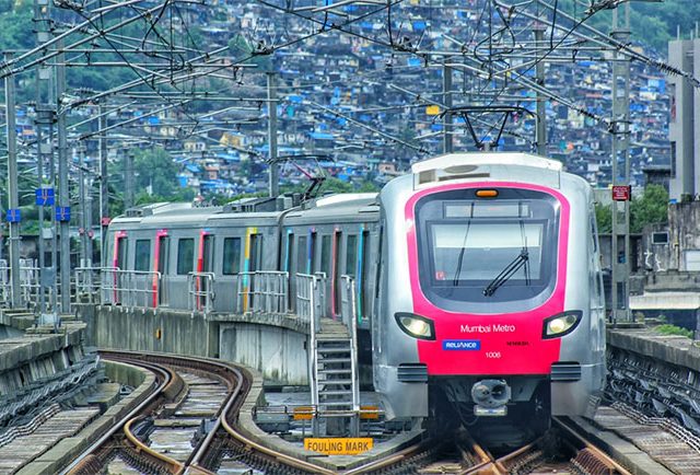 मेट्रोच्या वेगवेगळ्या लाईनवर वेगवेगळे नियम; दिव्यांग प्रवाशांमध्ये भेदभाव