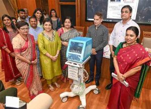 केईएम रुग्णालयात उपचार घेणाऱ्या छोट्या बच्चूंसाठी गायिका डॉ अनुराधा पौडवाल यांनी दिला असा मदतीचा हात...