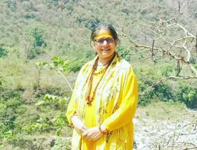 प्रसिद्धी, पैसा आणि नावापासून दूर जाऊन ही प्रसिद्ध अभिनेत्री जगतेय संन्यासी आयुष्य!