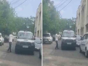 मुदखेडमध्ये संतप्त शेतकऱ्याचा तहसीलदारांच्या गाडीवर हल्ला: पोलिसांनी घेतले ताब्यात