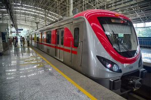 मेट्रो १ ताब्यात घेण्याच्या एमएमआरडीएच्या हालचाली