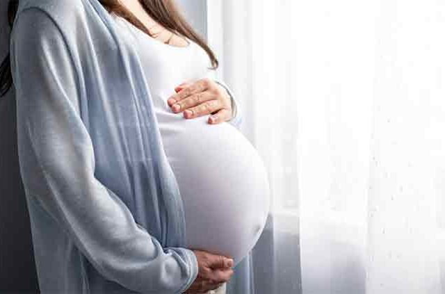 आई बनवा अन २५ लाख मिळवा,अशी अजब जाहिरात बघून त्यानं फोन केला आणि...