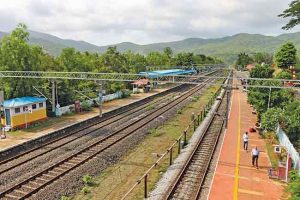 कोकण रेल्वेचे फलाट अन् अपघातांची घंटा