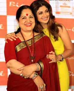 शिल्पा शेट्टीच्या आईची तब्येत अचानक बिघडली, लीलावती रुग्णालयात दाखल...