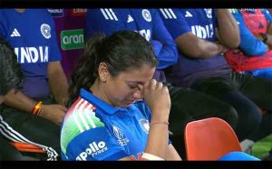 WC Semifinal: स्मृती मंधानाच्या विकेटवरून वाद, मैदानावर उभे असलेले अंपायरही झाले हैराण
