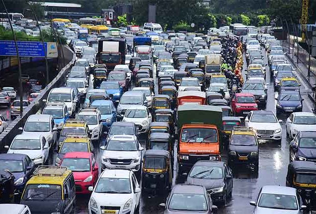 Nashik : नाशिककरांनो तिकडे जाऊच नका ! रस्ते कामामुळे 'या' रस्त्यांवर ३ महिने 'नो एन्ट्री'