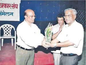 मुंबई ते लंडन व्हाया वस्त्रहरण!