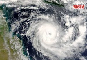 Cyclone Ditwah : दक्षिण भारतासाठी रेड अलर्ट! श्रीलंकेत हाहाकार माजवल्यानंतर 'डिटवा' चक्रीवादळ दक्षिण भारताकडे; वादळी वाऱ्यासह धो-धो पाऊस सुरू