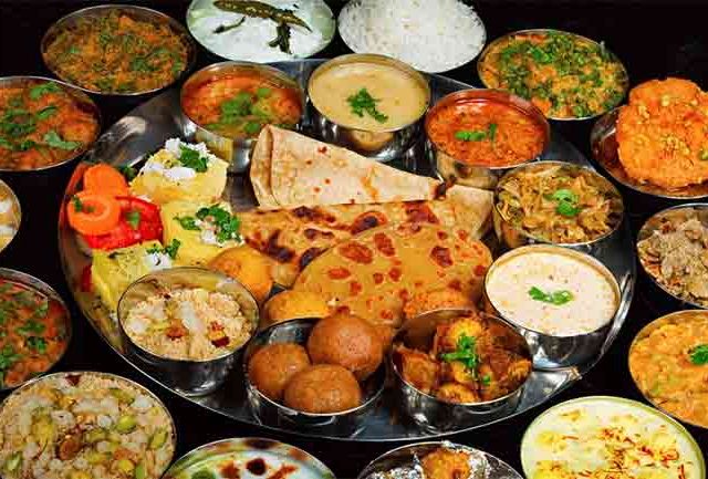 खवय्ये व सर्वसामान्यांसाठी सुखद बातमी: शाकाहारी व मांसाहारी थाळीच्या किंमती ऑक्टोबर महिन्यात भरपूर घसरल्या