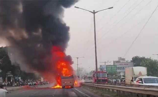 नवले पुलावर भीषण अपघात, तीन वाहनांनी घेतला पेट, सात जणांचा मृत्यू!