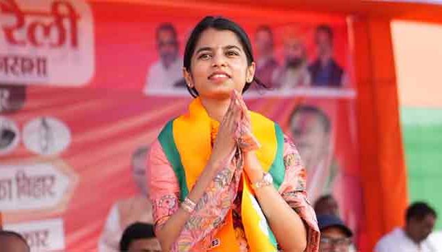 बिहारची तरुण आमदार होणार २५ वर्षांची मैथिली ठाकूर, निवडणुकीत ११,७३० मतांनी विजयी