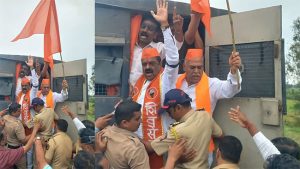 महाराष्ट्र-कर्नाटक सीमेवर तणाव वाढला; 