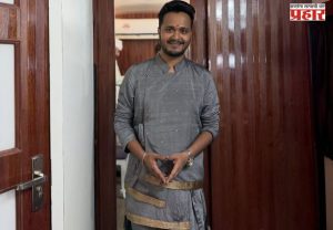 आजीच्या साडीतून बनवलेला कॉश्च्यूम घालून रोहित राऊतने गायले 'रोअर ऑफ सह्याद्री'