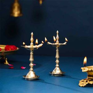 दिव्यातील जळालेली वात फेकणे शुभ की अशुभ? जाणून घ्या सविस्तर....