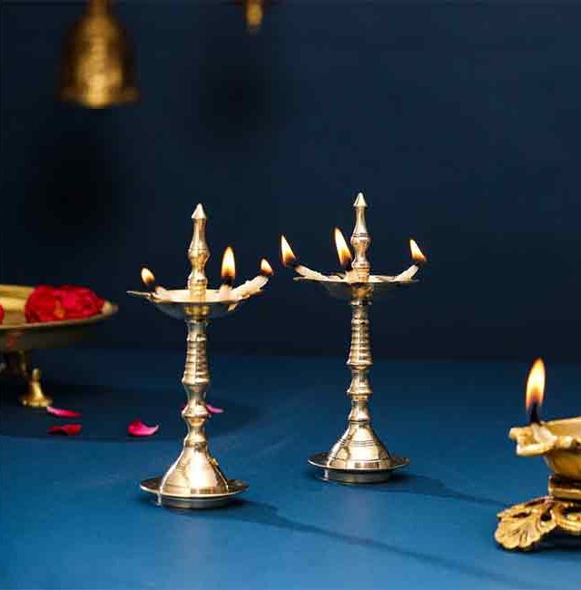दिव्यातील जळालेली वात फेकणे शुभ की अशुभ? जाणून घ्या सविस्तर....