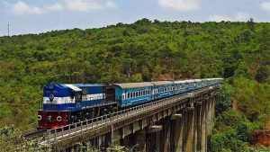 कोकण रेल्वेचा मोठा निर्णय ! कणकवली सिंधुदुर्गला मिळणार ८ एक्सप्रेसचा थांबा