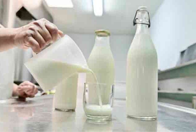 Milk Price : जाणून घ्या अमूल आणि मदर डेअरीचे दूध किती महागले ?