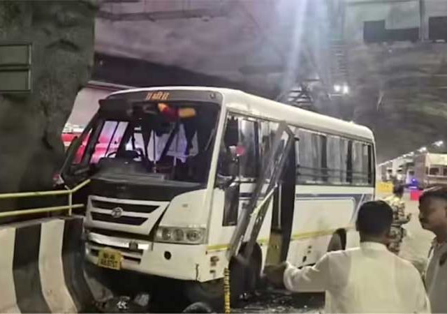 टाटा मिनी बसचा अपघात, गजानन महाराजांच्या दर्शनासाठी शेगावला निघालेल्या दोघांचा मृत्यू