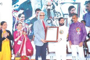 ‘डॉक्टर नसलो,… पण मोठी ऑपरेशन मी करतो!’