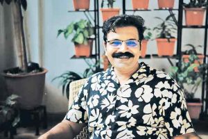 हृषिकेश जोशी यांचा ‘बोलविता धनी’ आहे तरी कोण?