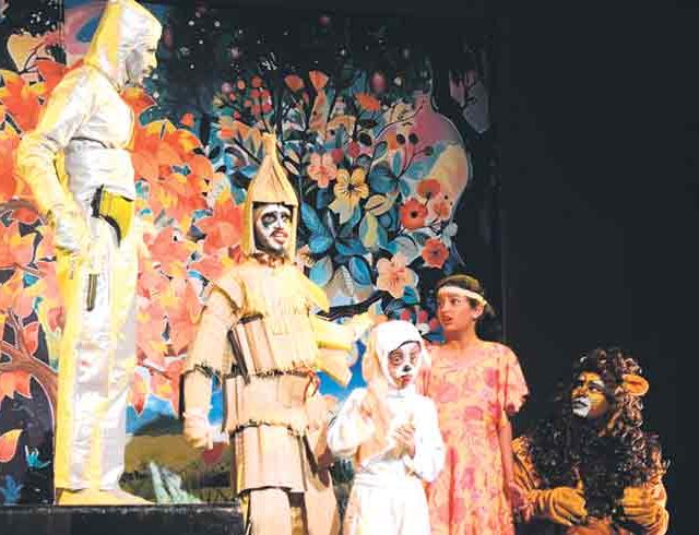 दिग्दर्शकदेखील उपेक्षितच असतो!